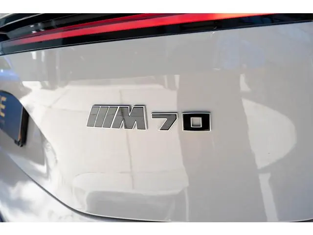 BMW iX