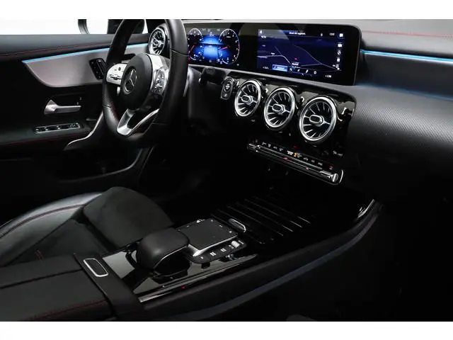 Mercedes-Benz CLA-klasse 200 Premium Plus | PANORAMADAK | HEAD UP | BURMESTER | DAB | APPLE | 360 CA...