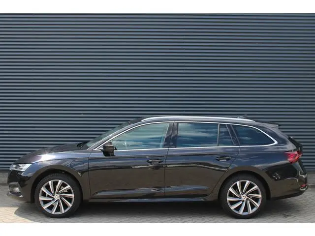 ŠKODA Octavia Combi 1.4 TSI iV PHEV Business Edition Plus Elek-trekhaak CarPlay Stoelverwarming