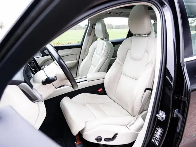 Volvo XC60 2.0 T5 AWD Inscription | 1 eig | Luchtvering | Elek Trekhaak | B&W Surround Sound | 360ca...