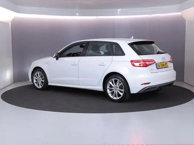 Audi A3 Sportback 1.4 e-tron Sport 204pk | Parksensors| Camera| 17'LM-velgen | verwarmde voorstoelen