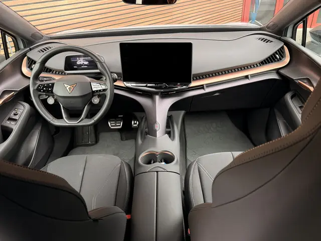 CUPRA Tavascan Business 82 kWh First Edition Winterpakket / Warmtepomp / All season banden / Navi