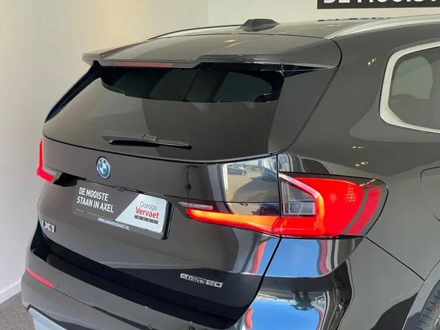 BMW iX1