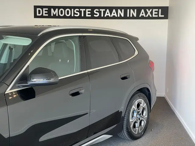 BMW iX1