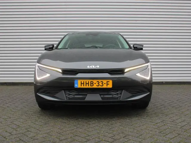 Kia EV6 Light Edition 63 kWh | Stuur-/stoelverwarming | Camera | 19" LM | LED | Adap. Cruise | Clima...
