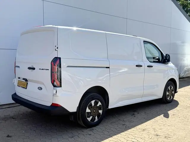 Ford e-Transit Custom 71kWh 140PK Elektrisch 344km WLTP 2300kg Trekvermogen BEV Snelladen Stoel + St...