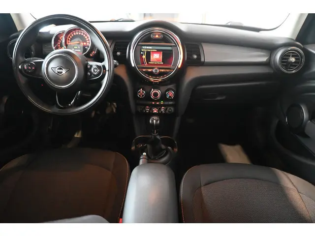 MINI Mini 1.5 Cooper Airco Navigatie LED Cruise Control Direct Leverbaar! Rijklaarprijs Inruil Mogel...