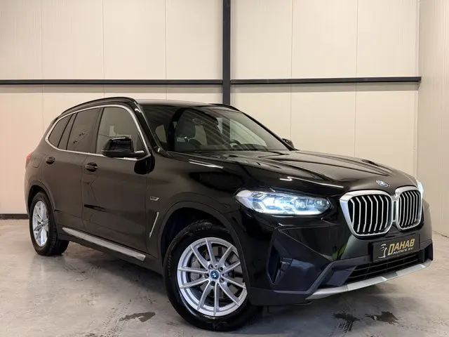 BMW X3 xDrive30e | Stoelverwarming | Achteruitrijcamera | Trekhaak | Cruise | Apple Carplay / Androi...