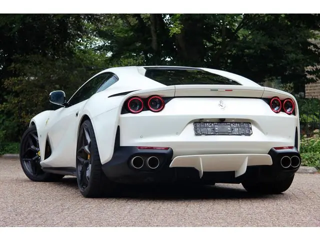 Ferrari 812 Superfast Bianco Italia - Volledige dealerhistorie - NEXT Forged