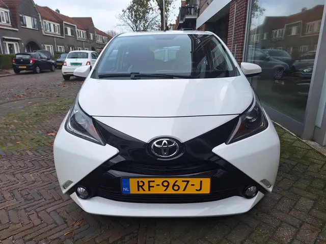 Toyota Aygo 1.0 VVT-i X-Play 5Drs /Camera/Navi/Led/Airco/Garantie