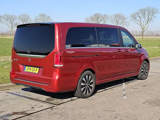 MERCEDES-BENZ EQV 300 6-zits pano navi l2!