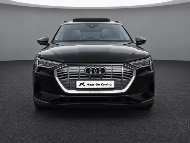 Audi e-tron 55 quattro edition 95 kWh 408pk · Panoramadak · 360 Camera · Afneembare Trekhaak · Leder...