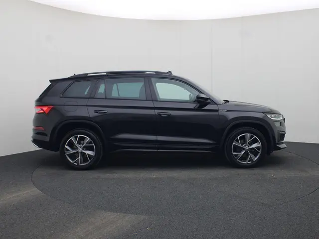 Skoda Kodiaq 1.5TSI/150PK DSG Sportline Business · Panoramadak · Alcantara/Leder · Camera +Parkeerse...