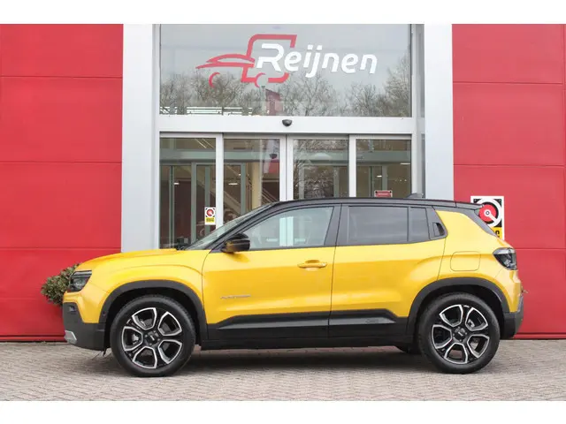 Jeep Avenger 1.2 110PK e-HYbrid SUMMIT | JBL PREMIUM AUDIO SYSTEEM | ACHTERUITRIJ CAMERA | STOEL VERWARMING | SFEERVERLICHTING | FULL LED KOPLAMPEN | 18" LICHTMETALEN VELGEN | DRAADLOZE TELEFOONLADER | DRAADLOZE APPLE CARPLAY/ANDROID AUTO | ADAPTIVE CRUISE CONTROL | PARKEERSENSOREN VOOR EN ACHTER | KEYLESS ENTRY/START | DODEHOEK DETECTIE | ELEKTRISCH BEDIENBARE ACHTERKLEP | VERWARMDE VOORRUIT | EXTRA GETINTE ACHTERRUITEN |