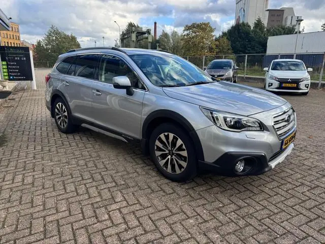 Subaru Outback 2.5i Premium | Trekhaak afneembaar | Navigatie | schuif/kanteldak | Lederen bekleding...