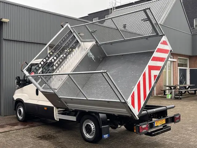 Iveco Daily 35S11D 2.3 3 zijden kipper Airco Telefoonverbinding Gereedschapskist Stuuwielbediening O...