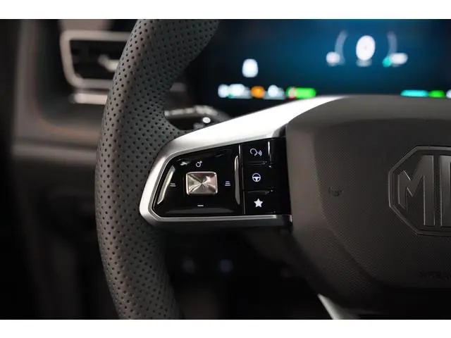MG HS
