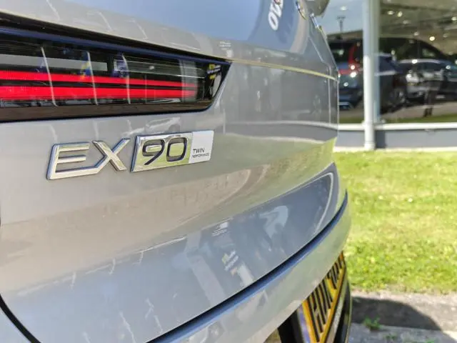 Volvo EX90