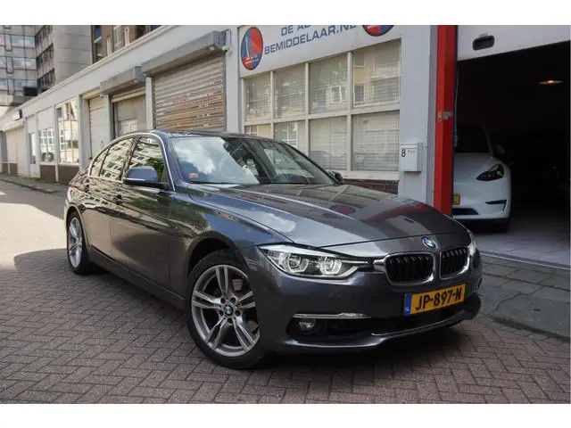 BMW 3-serie 330e High Executive Innovation Aut8 | Adaptive | HUD | Harman Kardon | 360 Camera | Appl...