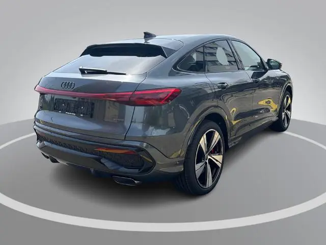 Audi Q5 Sportback e-hybrid quattro S edition Competition 367 PK · Stoelventilatie · Glazen panoramad...