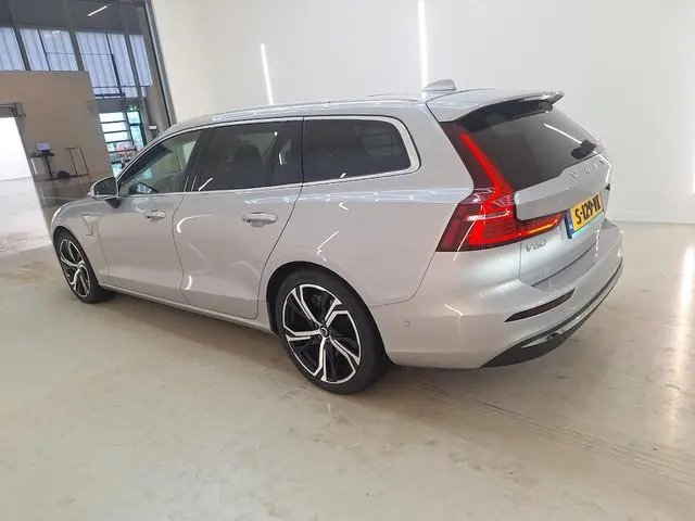Volvo V60 2.0 T6 Plug-in hybrid AWD Ultimate Bright BOMVOL | PANO | TREKH. | 360° | MASSAGE