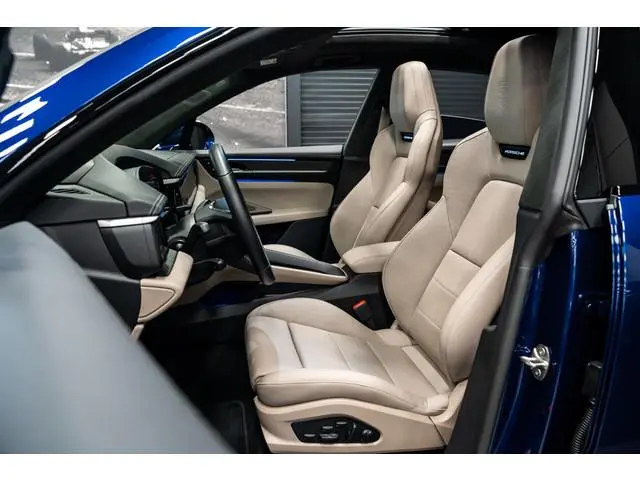 Porsche Macan Turbo 100 kWh *Burmester / Vierwielbesturing / Bijrijder-Display / Stoelventilatie / P...