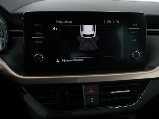 Skoda Kamiq 1.0 TSI 110pk DSG Style Navigatie Apple Carplay / Android auto Parkeersensor achter Crui...