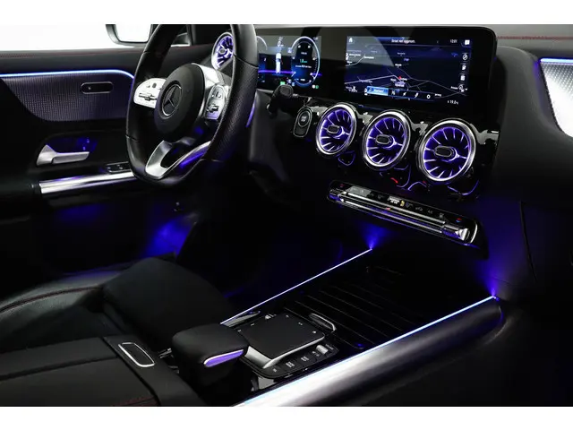 Mercedes-Benz EQA 250 AMG Line 67 kWh SOH 96 % | PANORAMADAK | TREKHAAK