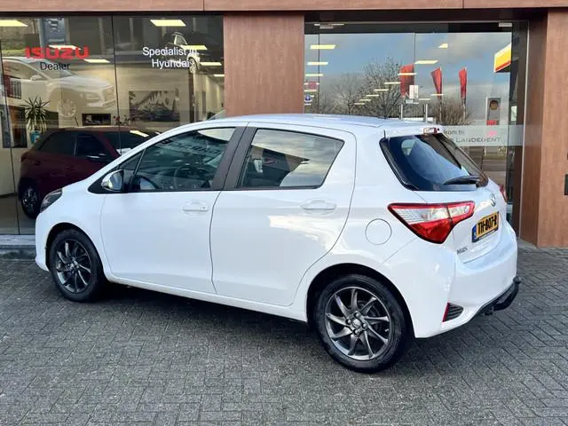 Toyota Yaris 1.5 VVT-i Comfort | Cruise control | Trekhaak | LM velgen | Bluetooth | Radio