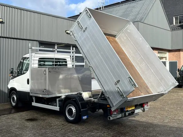 Iveco Daily 35S14N 3.0 345 Kipper Trekhaak 3500kg trekgewicht 3-Persoons Gereedschapskist Open laadb...