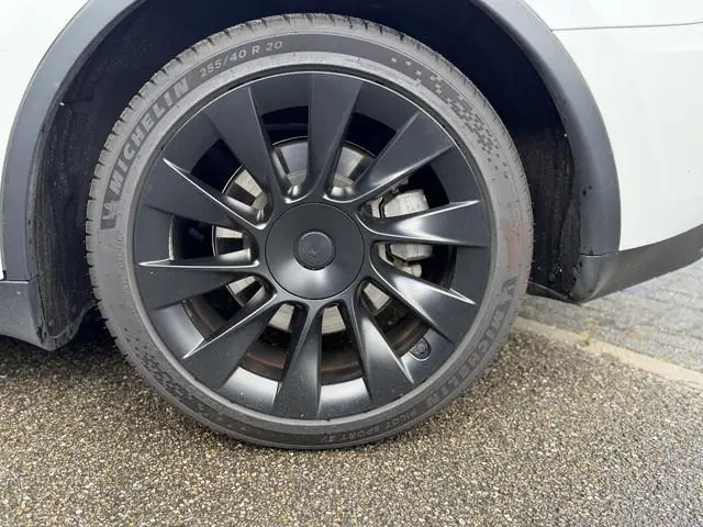 Tesla Model Y Long Range AWD 75 kWh 20 INCH INDUCTION VELGEN | 1E EIGENAAR | ORIGINEEL NEDERLANDSE A...