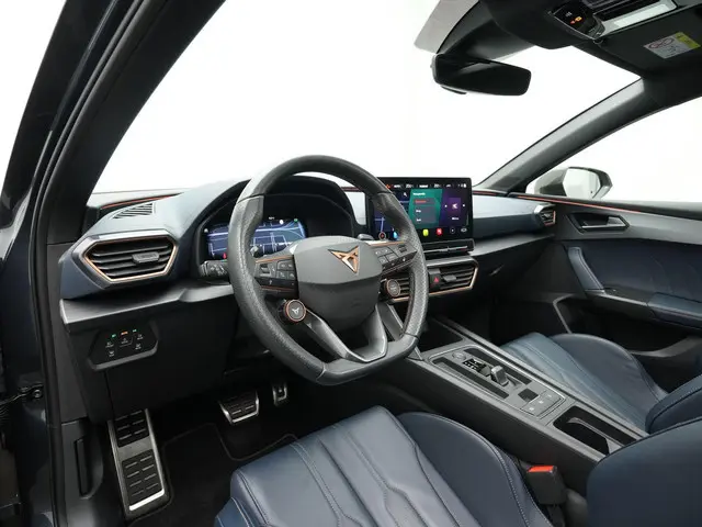 CUPRA Leon Sportstourer 1.4 e-Hybrid 245 pk VZ | Panoramadak | Lederen Sabelt kuipstoelen | Adaptief...