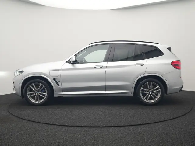 BMW X3 xDrive30e M Sport PHEV 293pk Dealer O.H. | Trekhaak Af Fabriek | Head Up | Sportstoelen Verwa...