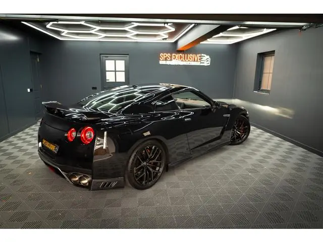 Nissan GT-R
