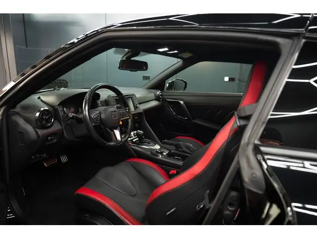 Nissan GT-R