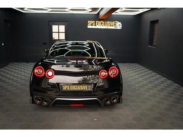 Nissan GT-R