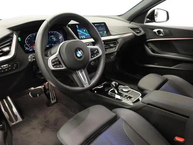 BMW 1-serie 118i M-Sport Automaat  Digitale Cockpit Climate control Stoel verwarming LED  Sfeer verl...