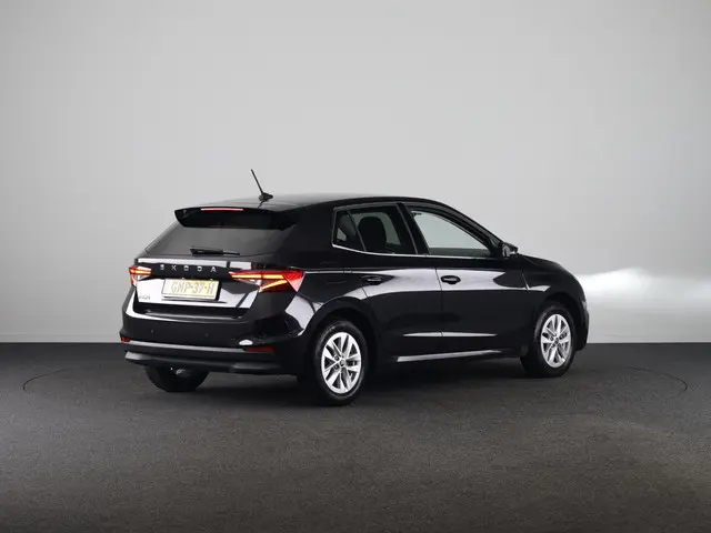 Skoda Fabia 1.0 TSI Business Edition 95pk | Verlengde garantie | Climatronic | Navigatie via App | V...