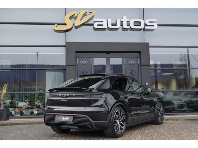 Porsche Macan 4 408pk 100kWh Panoramadak Luchtvering Bijrijdersdisplay 18-weg Sportstoelen Bose NLau...
