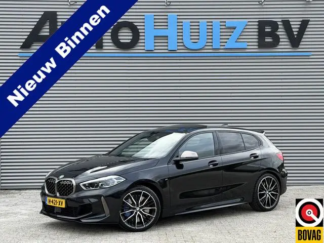 BMW 1-serie M135i xDrive High Executive M Sport Pano Harman-Kardon Leder HUD ACC 19 Inch