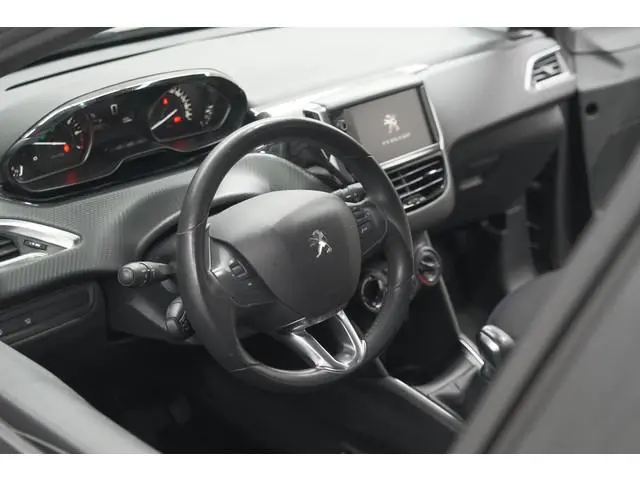 Peugeot 208 PureTech 82 Signature | Parkeersensoren | Apple Carplay | Navigatie