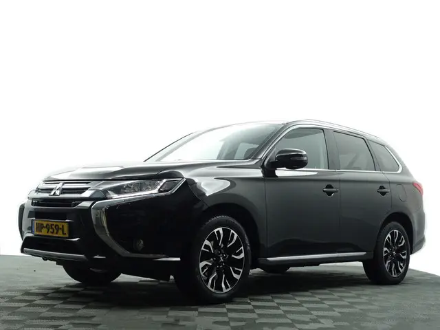 Mitsubishi Outlander 2.0 PHEV 4WD Instyle Aut- Camera, Xenon Led, Navi, Stoelverwarming, Park Assist