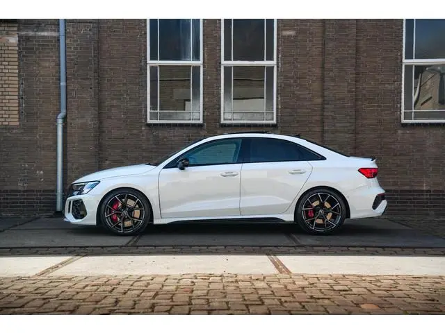 Audi A3 Limousine 2.5 TFSI RS 3 quattro Panoramadak B&O HUD ACC Hulk Edition RS3