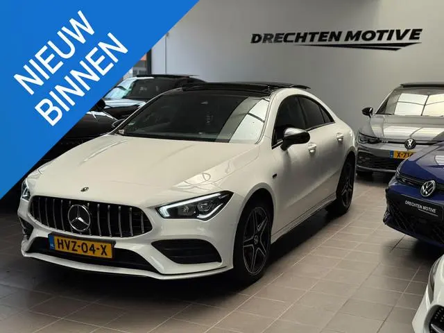 Mercedes-Benz CLA-klasse 250 e AMG / 35 / Pano / Camera /