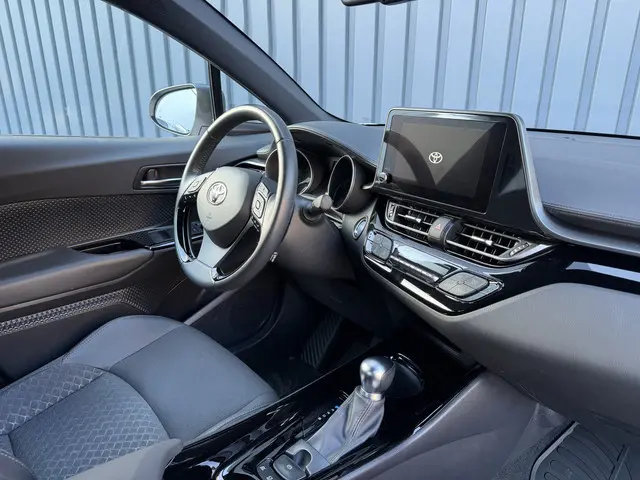 Toyota C-HR 1.8 Hybrid Style / Bi tone | BSM | Draadloos Apple Carplay/Android auto | PDC V+A | Rijk...