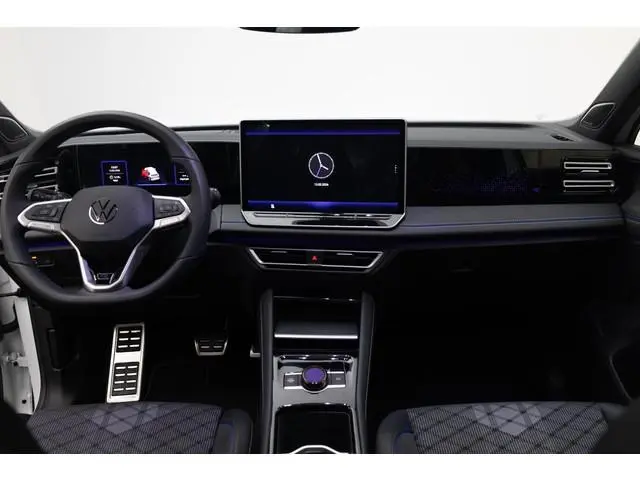 Volkswagen Tiguan 1.5 eHybrid R-Line Edition | Panaroamdak | Trekhaak | SOH 97,5% |