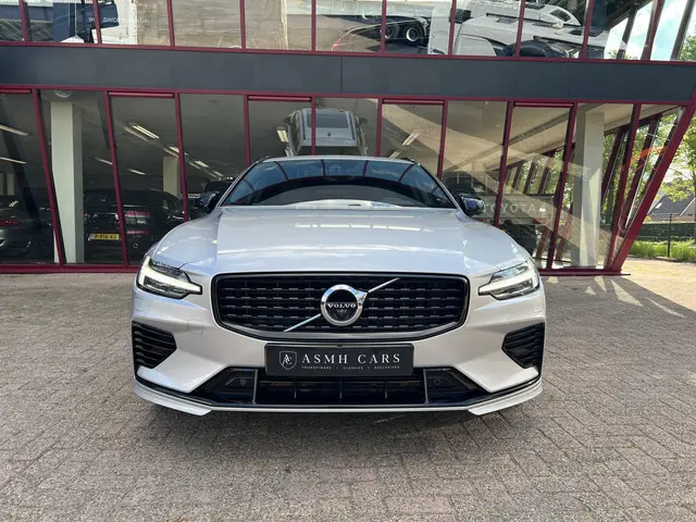 Volvo V60 2.0 T8 Plug-in hybrid AWD Plus Bright | Recharge | Long Range | R-Design | Pano | 360 grad...
