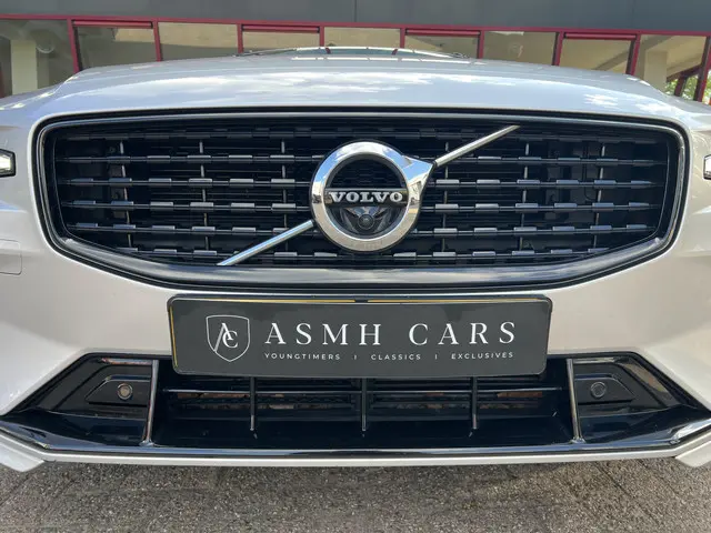 Volvo V60 2.0 T8 Plug-in hybrid AWD Plus Bright | Recharge | Long Range | R-Design | Pano | 360 grad...