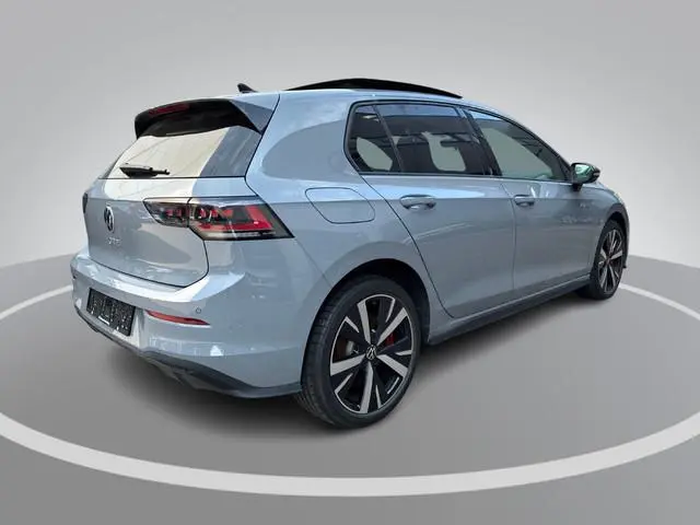 Volkswagen Golf 1.5 eHybrid 272pk DSG GTE · Panoramadak · Camera · Matrix LED · Stuur- & Stoelverwar...