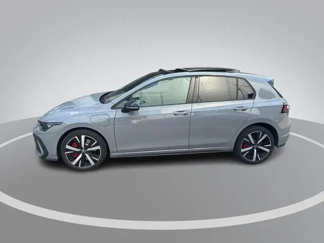 Volkswagen Golf 1.5 eHybrid 272pk DSG GTE · Panoramadak · Camera · Matrix LED · Stuur- & Stoelverwar...